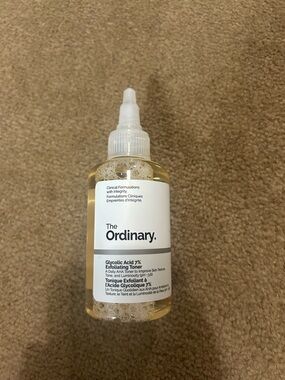 The Ordinary Glycolic Acid 7% Exfoliating Toner - White & Light Yellow